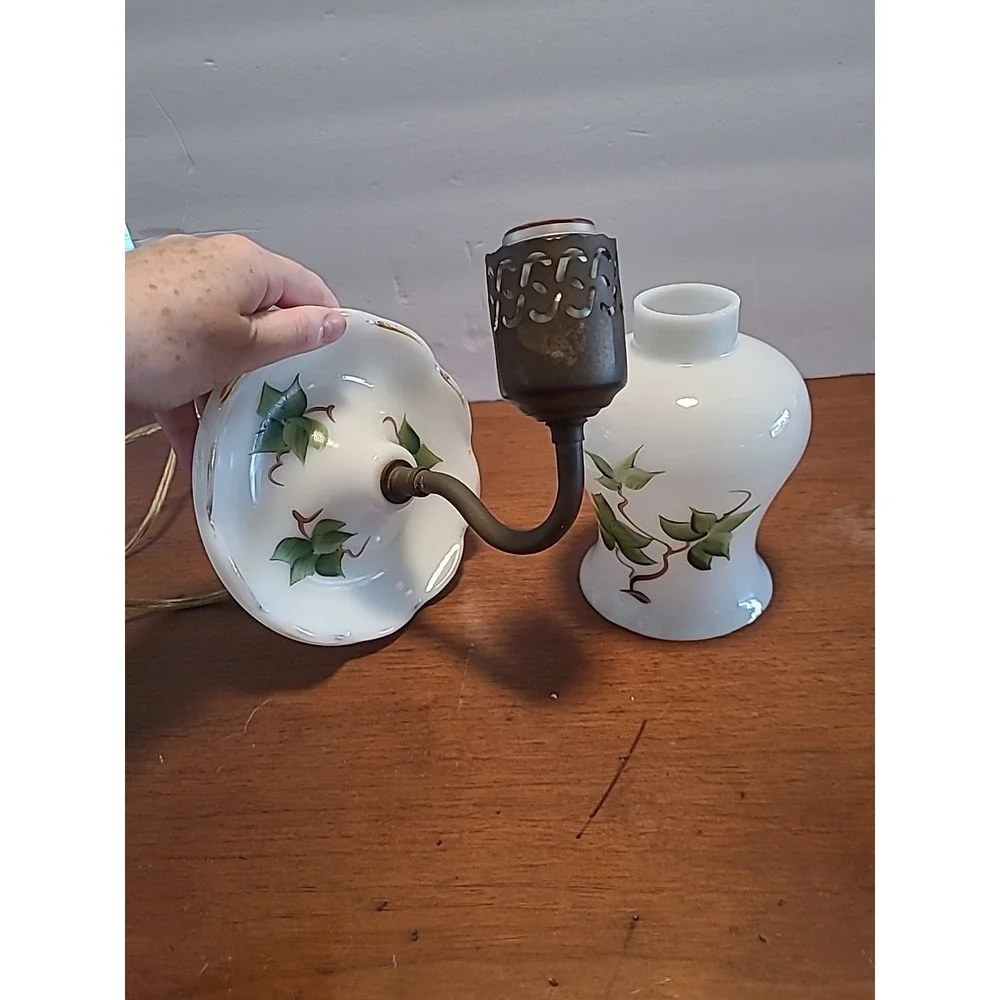 Vintage Ivy Hand Painted Milk Glass Wall Sconce Lamp Green Leaves‎ Works